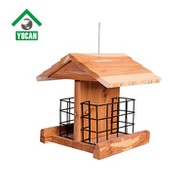 Punase seedri lindude söötja õues